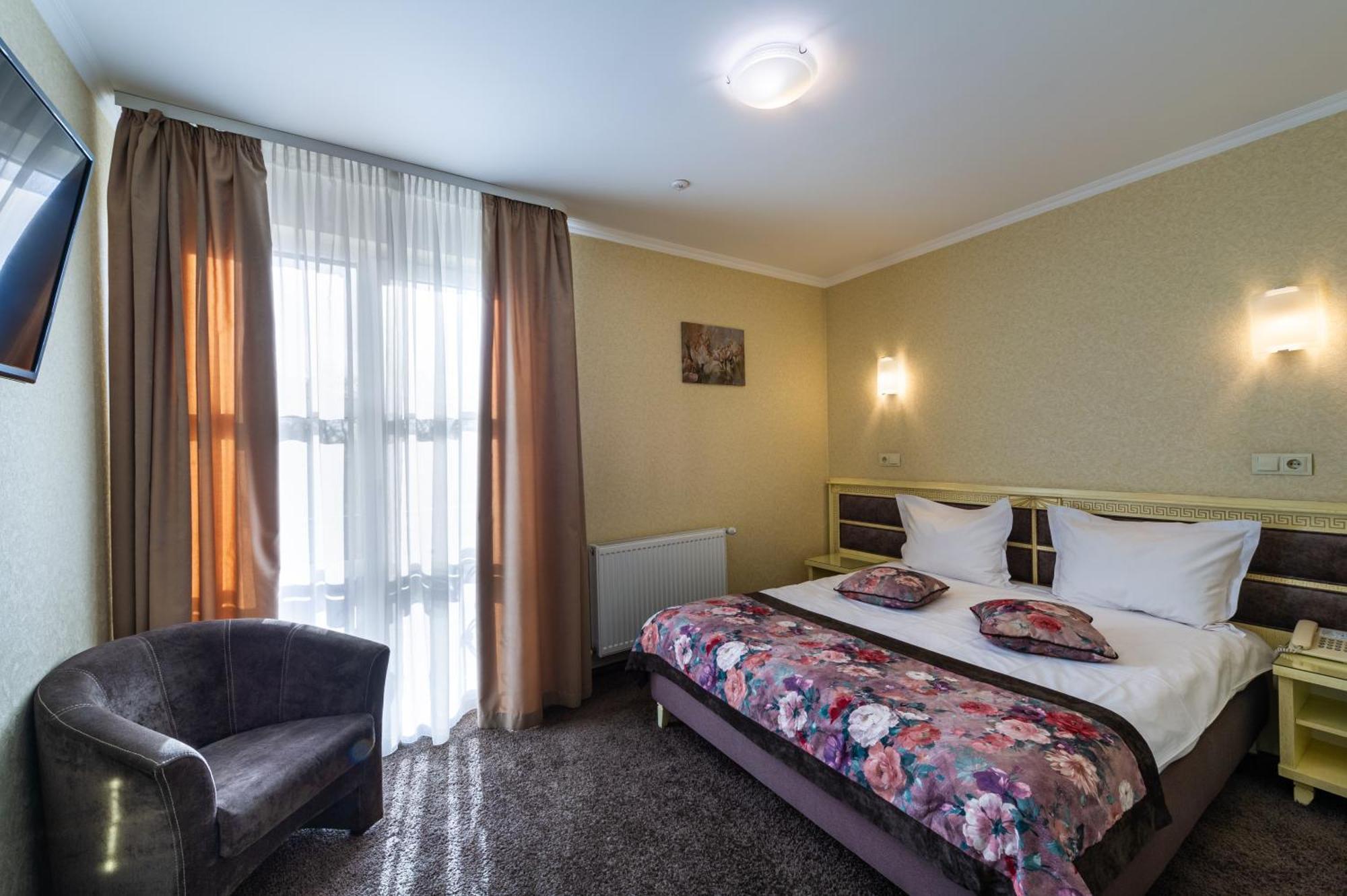 Avalon Palace Тернопил Екстериор снимка
